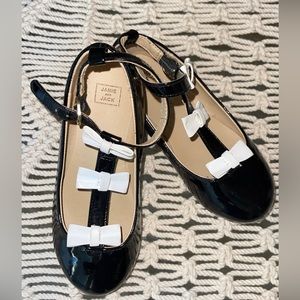 Janie and Jack, girl bow shoe,  size 9  (7”)